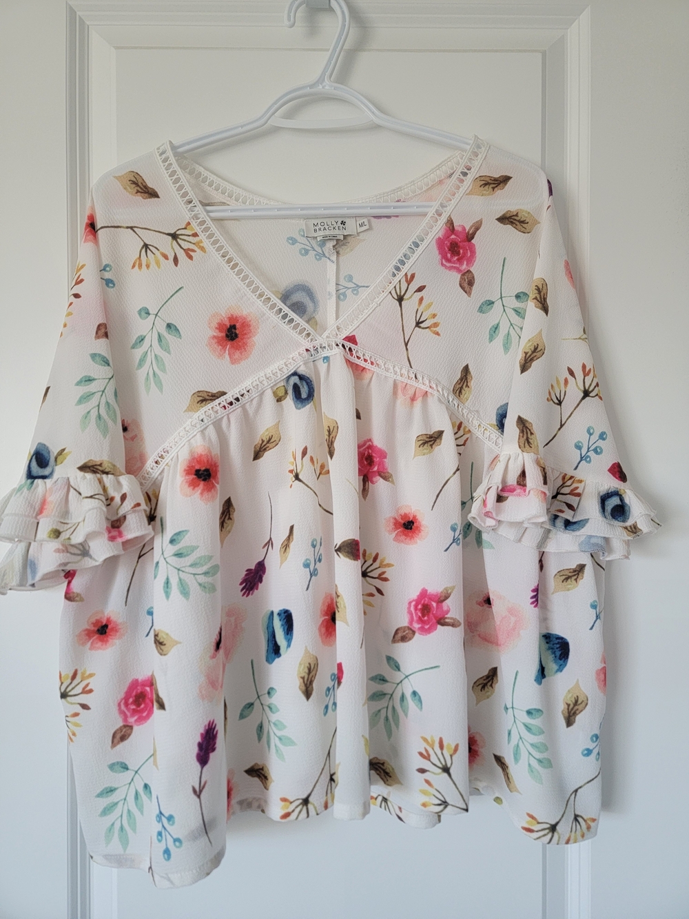 Molly Bracken White Floral Ruffle Sleeve V-Neck Top